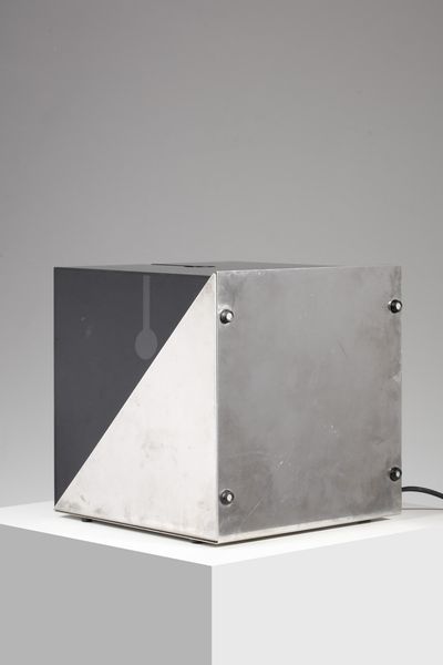 ITER ELETTRONICA : Lampada da tavolo Cubo  - Asta Asta 364 | DESIGN E ARTI DECORATIVE DEL NOVECENTO - DESIGN (Online) Online - Associazione Nazionale - Case d'Asta italiane