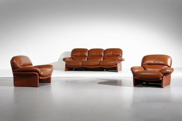 MANIFATTURA ITALIANA : Divano e coppia di poltrone  - Asta Asta 364 | DESIGN E ARTI DECORATIVE DEL NOVECENTO - DESIGN (Online) Online - Associazione Nazionale - Case d'Asta italiane