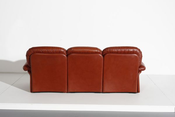 MANIFATTURA ITALIANA : Divano e coppia di poltrone  - Asta Asta 364 | DESIGN E ARTI DECORATIVE DEL NOVECENTO - DESIGN (Online) Online - Associazione Nazionale - Case d'Asta italiane