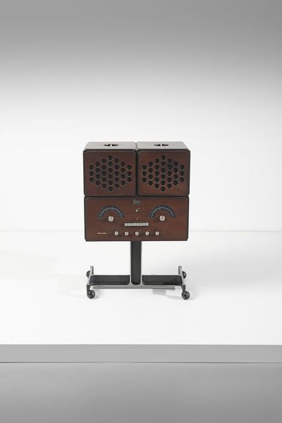 CASTIGLIONI ACHILLE (1918 -2002) & PIERGIACOMO (1913 - 1968) : Radio stereo giradischi RR126  per Brionvega  - Asta Asta 364 | DESIGN E ARTI DECORATIVE DEL NOVECENTO - DESIGN (Online) Online - Associazione Nazionale - Case d'Asta italiane