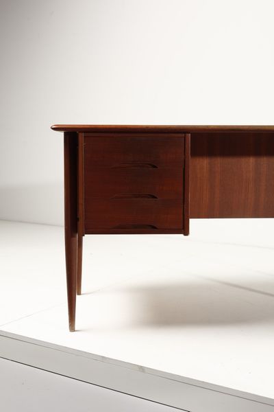 VODDER ARNE  (1926 - 2009) : Scrittoio con poltroncina  - Asta Asta 364 | DESIGN E ARTI DECORATIVE DEL NOVECENTO - DESIGN (Online) Online - Associazione Nazionale - Case d'Asta italiane