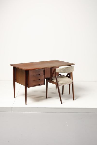 VODDER ARNE  (1926 - 2009) : Scrittoio con poltroncina  - Asta Asta 364 | DESIGN E ARTI DECORATIVE DEL NOVECENTO - DESIGN (Online) Online - Associazione Nazionale - Case d'Asta italiane