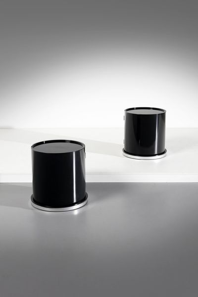 RIZZO WILLY (1928 - 2013) : Coppia di comodini Ghost per Mario Sabot  - Asta Asta 364 | DESIGN E ARTI DECORATIVE DEL NOVECENTO - DESIGN (Online) Online - Associazione Nazionale - Case d'Asta italiane