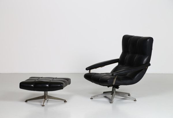 MANIFATTURA ITALIANA : Poltrona con ottomano  - Asta Asta 364 | DESIGN E ARTI DECORATIVE DEL NOVECENTO - DESIGN (Online) Online - Associazione Nazionale - Case d'Asta italiane