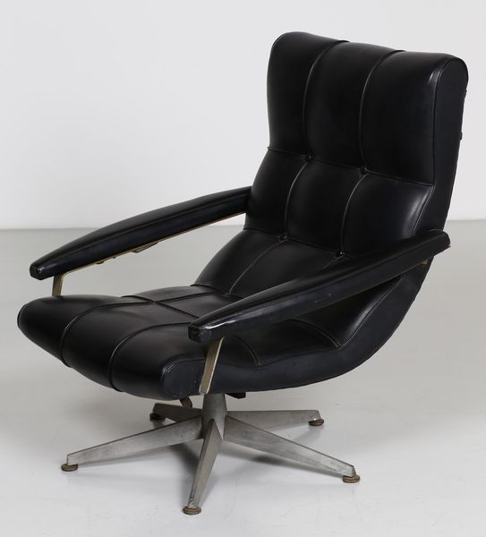 MANIFATTURA ITALIANA : Poltrona con ottomano  - Asta Asta 364 | DESIGN E ARTI DECORATIVE DEL NOVECENTO - DESIGN (Online) Online - Associazione Nazionale - Case d'Asta italiane