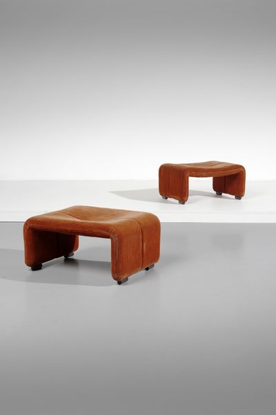 SCARPA AFRA (1937 -2011) & TOBIA (n. 1935) : Coppia di poggiapiedi Coronado per B&B  - Asta Asta 364 | DESIGN E ARTI DECORATIVE DEL NOVECENTO - DESIGN (Online) Online - Associazione Nazionale - Case d'Asta italiane