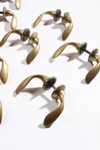 GRUPPO BBPR (n. 1932) : Dieci maniglie Velasca per Olivari  - Asta Asta 364 | DESIGN E ARTI DECORATIVE DEL NOVECENTO - DESIGN (Online) Online - Associazione Nazionale - Case d'Asta italiane