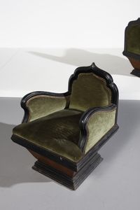 MANIFATTURA ITALIANA : Coppia di poltrone in stile neogotico  - Asta Asta 364 | DESIGN E ARTI DECORATIVE DEL NOVECENTO - DESIGN (Online) Online - Associazione Nazionale - Case d'Asta italiane