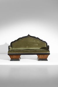 MANIFATTURA ITALIANA - Divano in stile neogotico