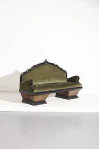 MANIFATTURA ITALIANA : Divano in stile neogotico  - Asta Asta 364 | DESIGN E ARTI DECORATIVE DEL NOVECENTO - DESIGN (Online) Online - Associazione Nazionale - Case d'Asta italiane