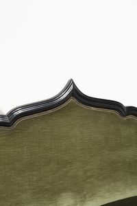 MANIFATTURA ITALIANA : Divano in stile neogotico  - Asta Asta 364 | DESIGN E ARTI DECORATIVE DEL NOVECENTO - DESIGN (Online) Online - Associazione Nazionale - Case d'Asta italiane