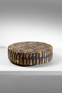 MANIFATTURA ITALIANA - Pouf con tessuto Fornasetti