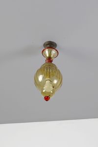 FRATELLI TOSO : Lampada a sospensione in vetro ambra e pasta rossa  - Asta Asta 364 | DESIGN E ARTI DECORATIVE DEL NOVECENTO - DESIGN (Online) Online - Associazione Nazionale - Case d'Asta italiane