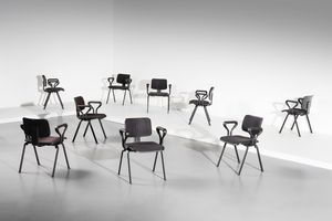 SOTTSASS ETTORE (1917 - 2007) - Nove sedie da ufficio Edys per Olivetti Synthesis