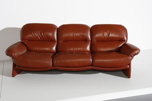 MANIFATTURA ITALIANA : Divano e coppia di poltrone  - Asta Asta 364 | DESIGN E ARTI DECORATIVE DEL NOVECENTO - DESIGN (Online) Online - Associazione Nazionale - Case d'Asta italiane