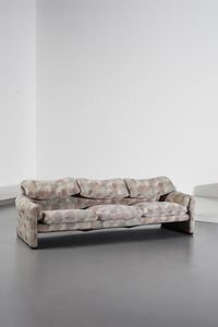 MAGISTRETTI VICO (1920 - 2006) : Coppia di divani Maralunga per Cassina  - Asta Asta 364 | DESIGN E ARTI DECORATIVE DEL NOVECENTO - DESIGN (Online) Online - Associazione Nazionale - Case d'Asta italiane