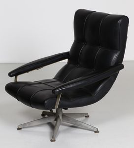 MANIFATTURA ITALIANA : Poltrona con ottomano  - Asta Asta 364 | DESIGN E ARTI DECORATIVE DEL NOVECENTO - DESIGN (Online) Online - Associazione Nazionale - Case d'Asta italiane