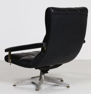 MANIFATTURA ITALIANA : Poltrona con ottomano  - Asta Asta 364 | DESIGN E ARTI DECORATIVE DEL NOVECENTO - DESIGN (Online) Online - Associazione Nazionale - Case d'Asta italiane