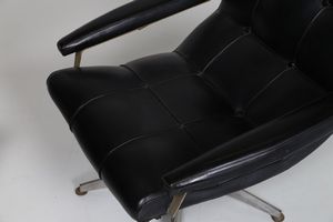 MANIFATTURA ITALIANA : Poltrona con ottomano  - Asta Asta 364 | DESIGN E ARTI DECORATIVE DEL NOVECENTO - DESIGN (Online) Online - Associazione Nazionale - Case d'Asta italiane