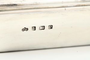 Legumiera in argento sterling fuso sbalzato e cesellato, Birmingham 1939, argentiere E&Co. (non identificato)  - Asta Argenti da Collezione - Associazione Nazionale - Case d'Asta italiane