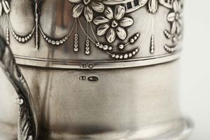 Porta bicchiere in argento fuso, sbalzato e cesellato, Mosca primo quarto del XX secolo.  - Asta Argenti da Collezione - Associazione Nazionale - Case d'Asta italiane