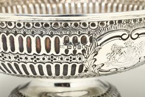 Bowl in argento sterling fuso, sbalzato e ceselalto. Londra 1797, Argentiere Henry Green  - Asta Argenti da Collezione - Associazione Nazionale - Case d'Asta italiane