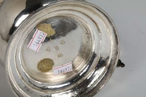 Tankard in argento fuso e sbalzato, argentiere Jas. Sutton, Londra 1778  - Asta Argenti da Collezione - Associazione Nazionale - Case d'Asta italiane