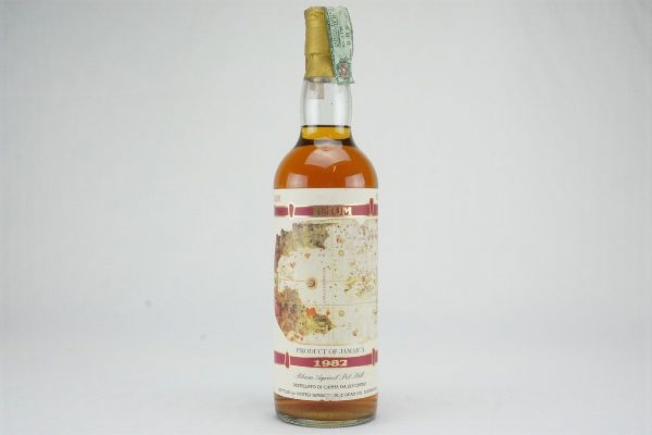Moon Import&rsquo;s Jamaican Rhum 1982  - Asta Summer Spirits | Rhum, Whisky e Distillati da Collezione - Associazione Nazionale - Case d'Asta italiane