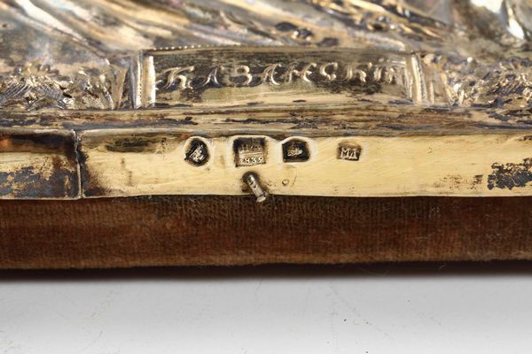 Icona su tavola. Riza in argento sbalzato, cesellato e dorato. Mosca 1832. Assaggiatore Nikolay Dubrovin. Argentiere non identificato Vergine di Kazan  - Asta Argenti antichi  - Associazione Nazionale - Case d'Asta italiane