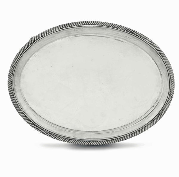 Salver. Argento fuso, sbalzato e cesellato. Marchi della città di Londra per l’anno 1777 e dell’argentiere (non identificato)  - Asta Argenti antichi  - Associazione Nazionale - Case d'Asta italiane