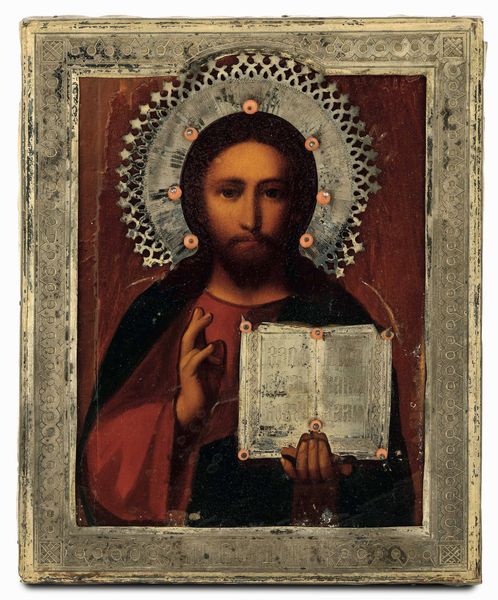 Cristo Pantocratore. Icona ad olio su tavola. Riza, aureola e libro in argento sbalzato, dorato e inciso. Arte russa (Mosca?) XIX-XX secolo  - Asta Argenti antichi  - Associazione Nazionale - Case d'Asta italiane