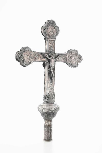 Importante croce processionale. Argento fuso, sbalzato e cesellato. Genova, marchio della Torretta per l'anno (1)779  - Asta Argenti antichi  - Associazione Nazionale - Case d'Asta italiane