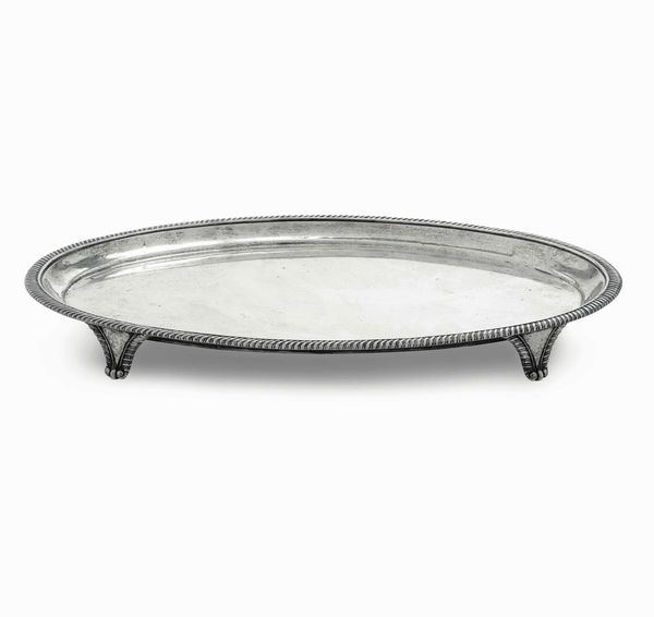 Salver. Argento fuso, sbalzato e cesellato. Marchi della citt di Londra per lanno 1777 e dellargentiere (non identificato)  - Asta Argenti antichi  - Associazione Nazionale - Case d'Asta italiane