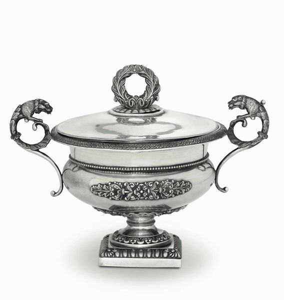Zuccheriera. Argento fuso, sbalzato e cesellato. Torino, primo quarto del XIX secolo. Argentiere Pietro Borrani  - Asta Argenti antichi  - Associazione Nazionale - Case d'Asta italiane