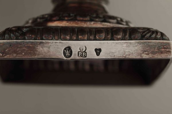 Zuccheriera. Argento fuso, sbalzato e cesellato. Torino, primo quarto del XIX secolo. Argentiere Pietro Borrani  - Asta Argenti antichi  - Associazione Nazionale - Case d'Asta italiane