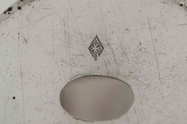 Mostardiera. Argento fuso, sagomato e cesellato. Piemonte o Francia XIX secolo  - Asta Argenti antichi  - Associazione Nazionale - Case d'Asta italiane