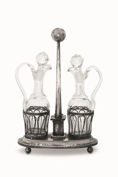Oliera. Argento fuso, sbalzato e cesellato. Argenteria neoclassica italiana (Piemonte?) del XIX secolo. Marchio dell'argentiere LM entro ovale perlinato (non identificato)  - Asta Argenti antichi  - Associazione Nazionale - Case d'Asta italiane