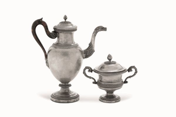 Caffettiera e zuccheriera. Argento primo titolo fuso, sbalzato e cesellato. Genova, primo quarto del XIX secolo. Argentiere LN (non identificato)  - Asta Argenti antichi  - Associazione Nazionale - Case d'Asta italiane