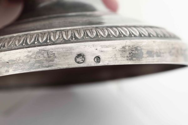 Caffettiera e zuccheriera. Argento primo titolo fuso, sbalzato e cesellato. Genova, primo quarto del XIX secolo. Argentiere LN (non identificato)  - Asta Argenti antichi  - Associazione Nazionale - Case d'Asta italiane