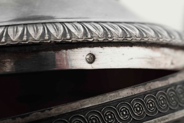 Caffettiera e zuccheriera. Argento primo titolo fuso, sbalzato e cesellato. Genova, primo quarto del XIX secolo. Argentiere LN (non identificato)  - Asta Argenti antichi  - Associazione Nazionale - Case d'Asta italiane