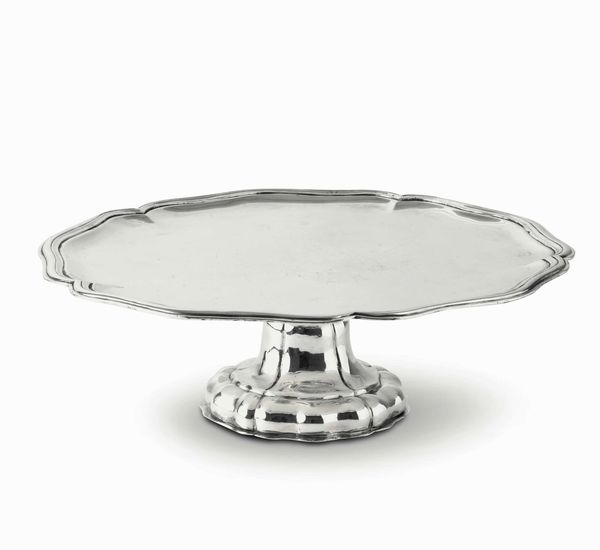 Alzata. Argento fuso, sbalzato e cesellato. StatoPkntificio ultimo quarto del XVIII secolo  - Asta Argenti antichi  - Associazione Nazionale - Case d'Asta italiane