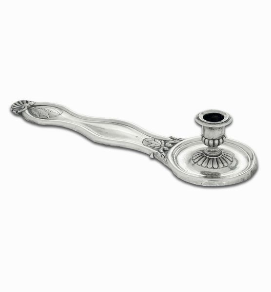 Palmatoria. Argento fuso, sbalzato e cesellato. Stato Pontificio (?) XIX secolo. Marchio dellargentiere consunto di difficile lettura  - Asta Argenti antichi  - Associazione Nazionale - Case d'Asta italiane