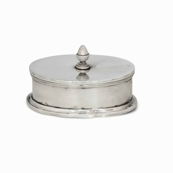 Scatola. Argento fuso, sbalzato e cesellato. Roma primo quarto del XIX secolo. Maestro argentiere Roberto Tombesi (1801-1822)  - Asta Argenti antichi  - Associazione Nazionale - Case d'Asta italiane