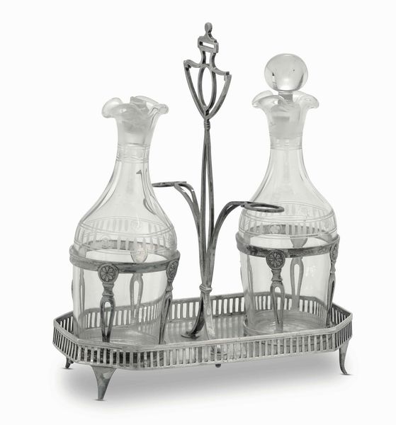 Oliera. Argento fuso, sbalzato e traforato. Italia XIX secolo (apparentemente priva di punzonatura)  - Asta Argenti antichi  - Associazione Nazionale - Case d'Asta italiane