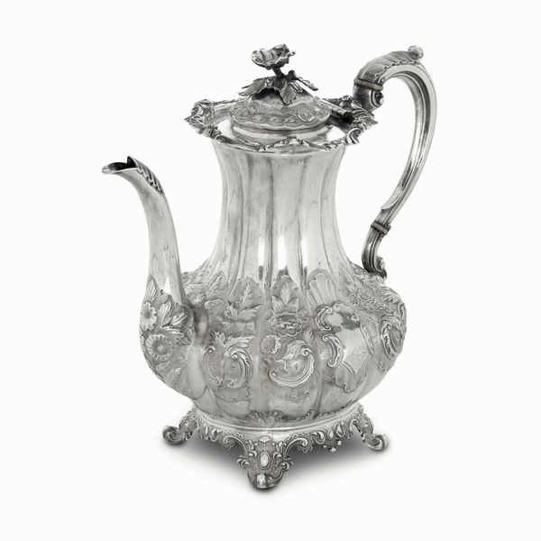 Caffettiera. Argento fuso, sbalzato e cesellato. Londra 1850. Argentiere WH (non identificato)  - Asta Argenti antichi  - Associazione Nazionale - Case d'Asta italiane