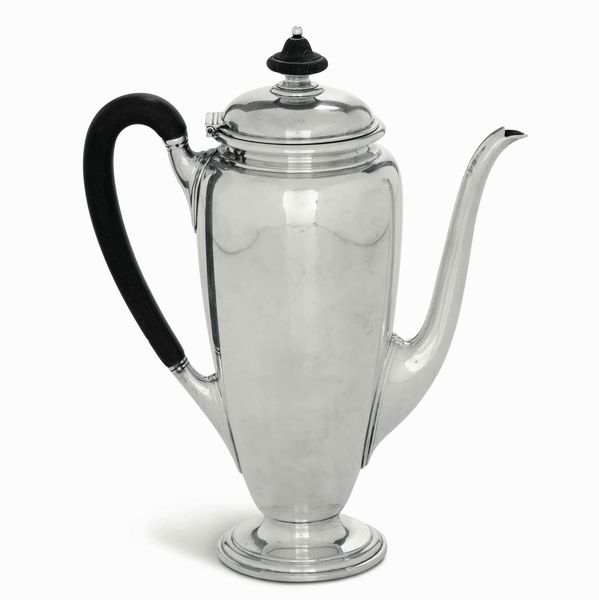 Caffettiera. Argento sterling fuso, sagomato e legno ebanizzato. Tiffany & Co. USA XX secolo  - Asta Argenti antichi  - Associazione Nazionale - Case d'Asta italiane