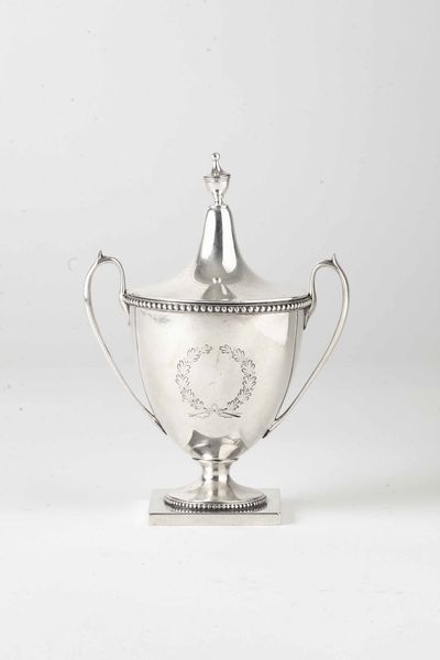 Zuccheriera. Argento 925 fuso, sbalzato e inciso. Gorham, USA XIX-XX secolo  - Asta Argenti antichi  - Associazione Nazionale - Case d'Asta italiane