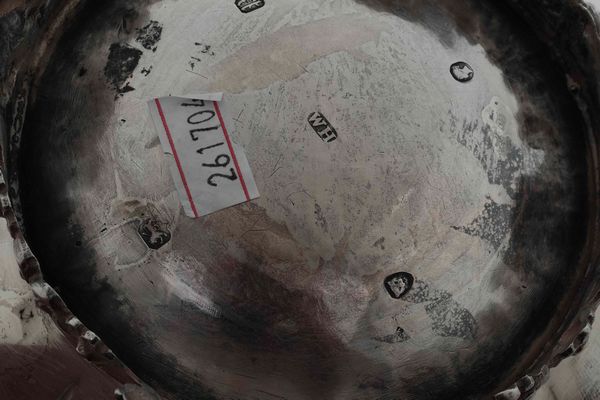 Caffettiera. Argento fuso, sbalzato e cesellato. Londra 1850. Argentiere WH (non identificato)  - Asta Argenti antichi  - Associazione Nazionale - Case d'Asta italiane