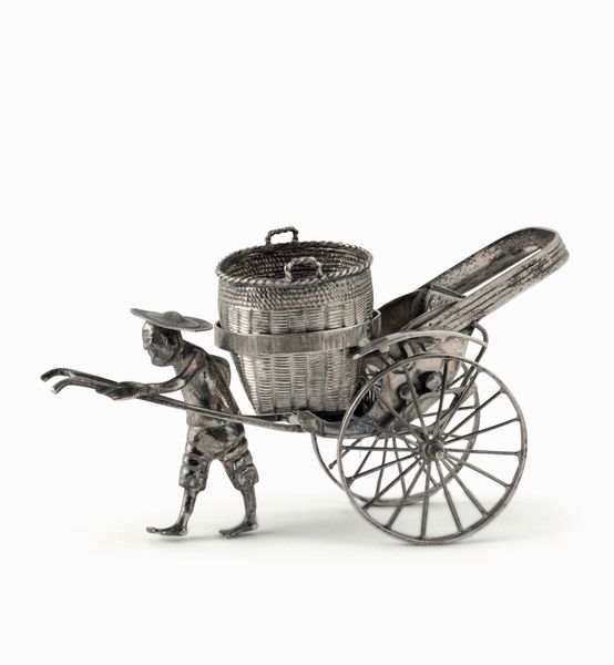 Portastecchini. Argento fuso e sbalzato. Cina XX secolo  - Asta Argenti antichi  - Associazione Nazionale - Case d'Asta italiane