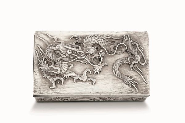 Scatola. Argento fuso, sbalzato e cesellato. Giappone Yokohama XX secolo  - Asta Argenti antichi  - Associazione Nazionale - Case d'Asta italiane